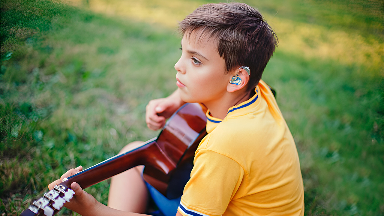 Adaptación de audífonos medicados para adolescentes