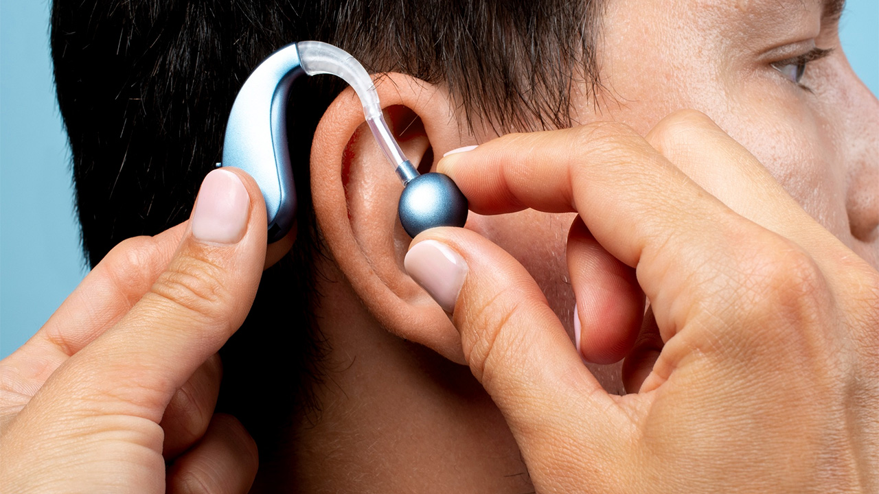 Ergonomía en audífonos medicados: diseño