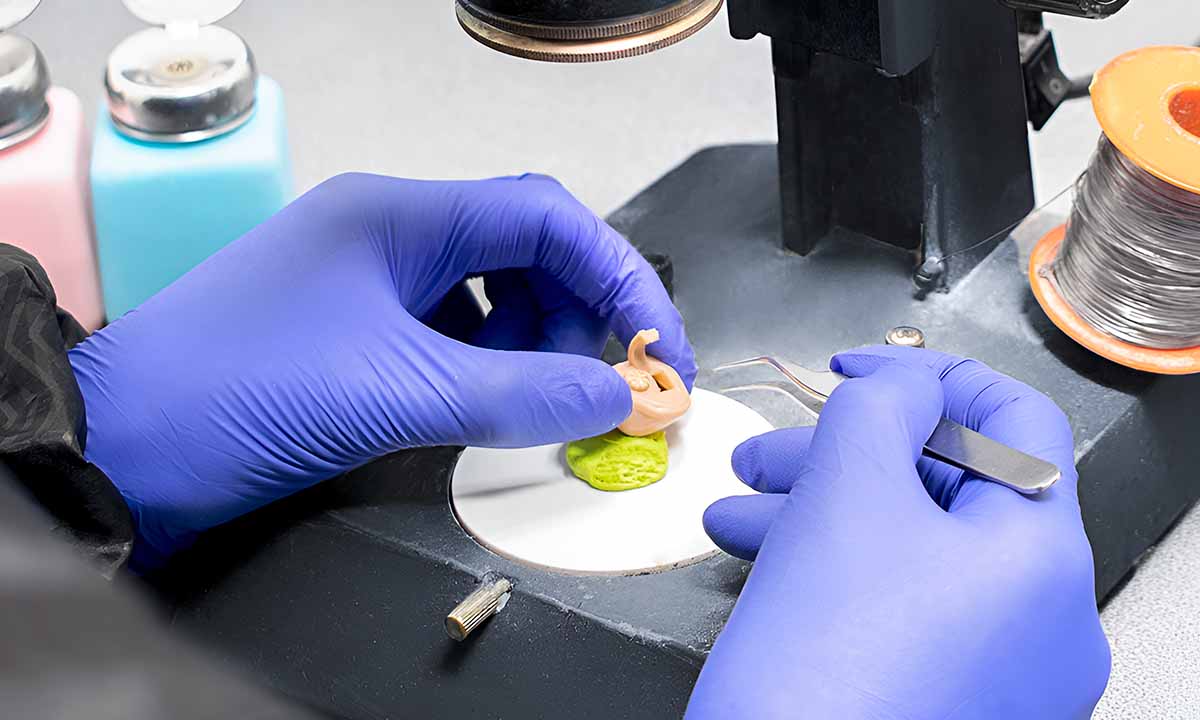 Innovación en circuitos: avances tecnológicos para audífonos medicados