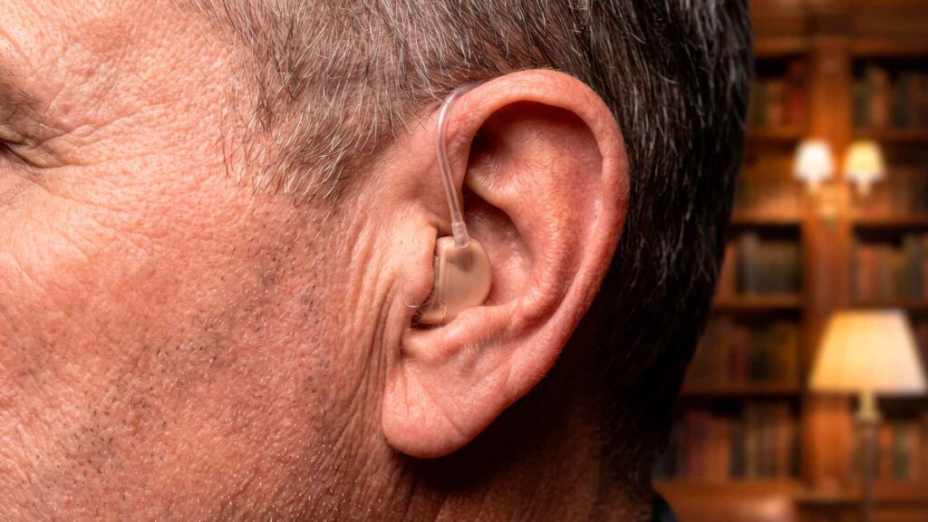 Persona que no escucha bien: ¿Qué sienten?